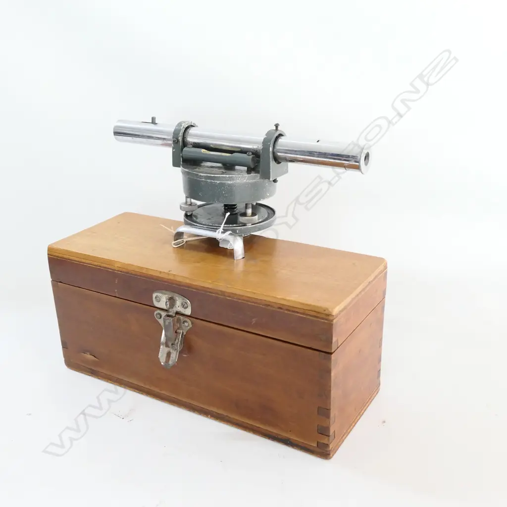 MIDDLETON & CO., MELBOURNES SURVEYOR'S TRANSIT IN BOX Image 1++